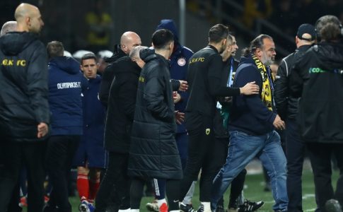 ΔΕΑΒ: Ταυτοποιήθηκαν οι φίλαθλοι της ΑΕΚ για τη ρίψη της ομπρέλας στον αγωνιστικό χώρο