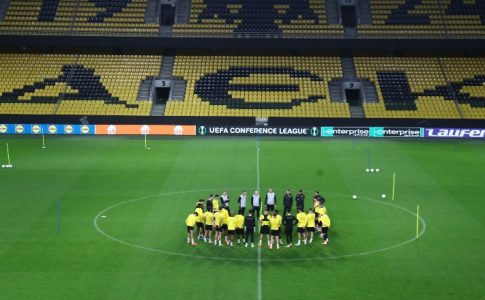 Κλειστή η προπόνηση στην Αγιά Σοφιά – Allwyn Arena – Έξω απ’ το γήπεδο ο κόσμος