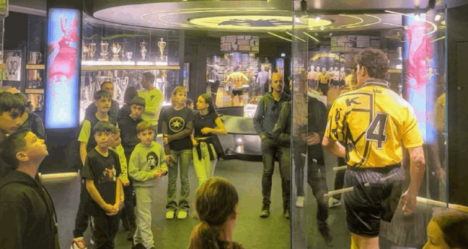 Παιδιά απ’ τις συνεργαζόμενες ακαδημίες της ΑΕΚ επισκέφτηκαν τα Μουσεία της Αγιά Σοφιάς – Allwyn Arena Παιδιά απ’ τις συνεργαζόμενες ακαδημίες της ΑΕΚ επισκέφτηκαν τα Μουσεία της Αγιά Σοφιάς – Allwyn Arena