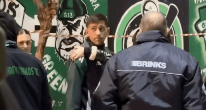 Οπαδοί Παναθηναϊκού κατά Μπακασέτα: «Καληνύχτα Τάσο, γαμ%$% την ΑΕΚ σου» (VID)