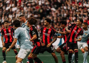 Η Άιντραχτ Φρανκ. χτίζει Bet Builder στο Βερολίνο