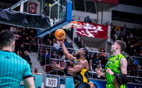 «Άλωσε» και την Προύσα η απίθανη Βασίλισσα!