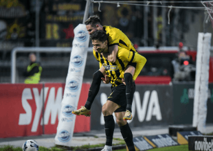 Πρώτη επαφή του Γκρούγιτς και γκολ από κόρνερ (VID)