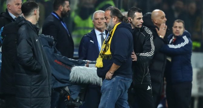 Ηλιόπουλος σε Μεντιλίμπαρ: «Δεν έχω τίποτα μαζί σου, όσα έγιναν απόψε είναι ντροπή» Ηλιόπουλος σε Μεντιλίμπαρ: «Δεν έχω τίποτα μαζί σου, όσα έγιναν απόψε είναι ντροπή»