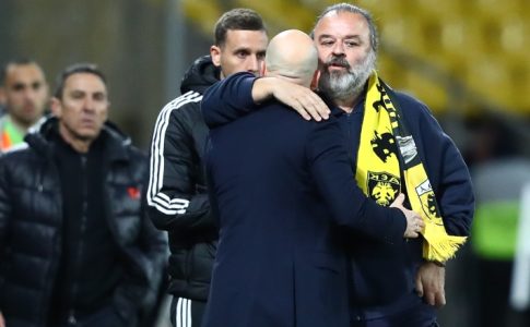 Μοίρασε συγχαρητήρια και αγκαλιές ο περιχαρής Ηλιόπουλος (ΦΩΤΟ)