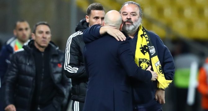 Μοίρασε συγχαρητήρια και αγκαλιές ο περιχαρής Ηλιόπουλος (ΦΩΤΟ)