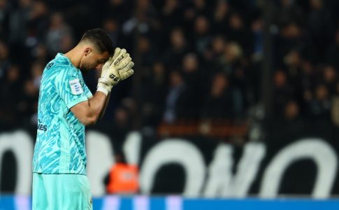 «Η τέχνη του Στρακόσια»: Η ΑΕΚ αποθεώνει τον Θωμά για την απόκρουση πέναλτι στην Τούμπα (VID)