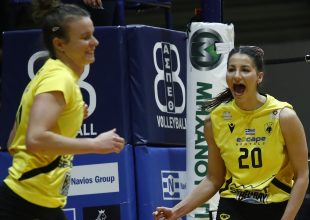 Βόλεϊ: Συνέχισε με τρίποντο η ΑΕΚ