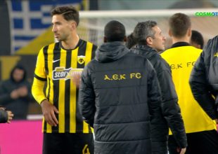 Οι παίκτες της ΑΕΚ στο κέντρο του γηπέδου μαθαίνουν τα άλλα σκορ (VID)