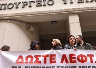 Συγκέντρωση υγειονομικών στο υπουργείο Υγείας