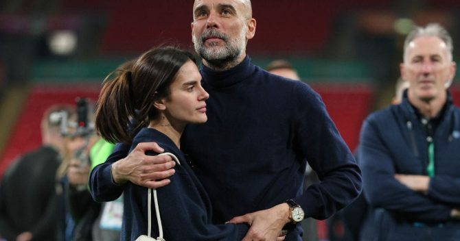 Γκουαρδιόλα: Η αγκαλιά με την κόρη του στο Γουέμπλεϊ που συγκίνησε μετά την κατάκτηση του Carabao Cup