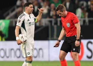 Παναθηναϊκός: “Η φάση του δεύτερου γκολ έχει ξεκινήσει από πεντακάθαρο φάουλ στον Καλάμπρια”