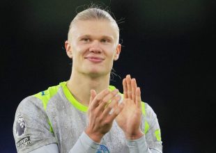 Ο Χάλαντ αγόρασε και δώρισε ένα σπάνιο χειρόγραφο των Βίκινγκ αξίας 115.000 ευρώ στην πόλη καταγωγής του