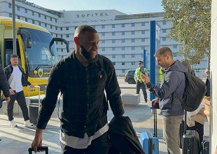 Στο Ελ. Βενιζέλος η ΑΕΚ – Πετάει για Σλοβενία (PICS + VID)