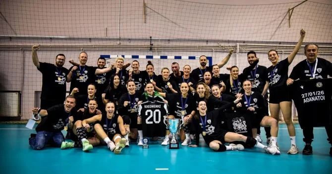 ΠΑΟΚ: Οι ασπρόμαυρες δεν ξέχασαν τα θύματα του δυστυχήματος στη Ρουμανία και τον 20χρονο Κλεομένη στην απονομή του Κυπέλλου