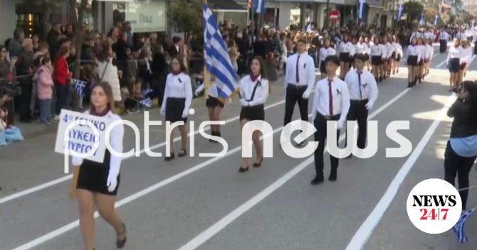 Πύργος: Με μαύρες κορδέλες στην παρέλαση οι συμμαθητές του 18χρονου Μάκη που σκοτώθηκε