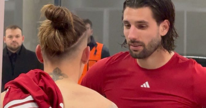 Τσιμίκας και Σομποσλάι αντάλλαξαν φανέλες: Το τετ-α-τετ στα αποδυτήρια με “άρωμα” Λίβερπουλ