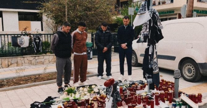 ΠΑΟΚ: Λουλούδια και φανέλα στη μνήμη του Κλεομένη από τους παίκτες και το επιτελείο του Δικεφάλου