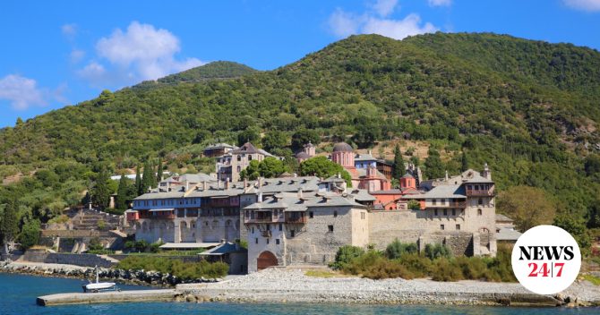 Άγιον Όρος: Μίνι λεωφορείο έπεσε στη θάλασσα