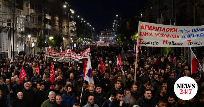 Ηχηρό “παρών” στο αντιπολεμικό συλλαλητήριο στο Σύνταγμα