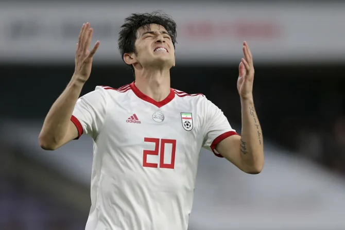 Ιράν: Ο Αζμούν δεν κλήθηκε στην εθνική για “απιστία” στην κυβέρνηση