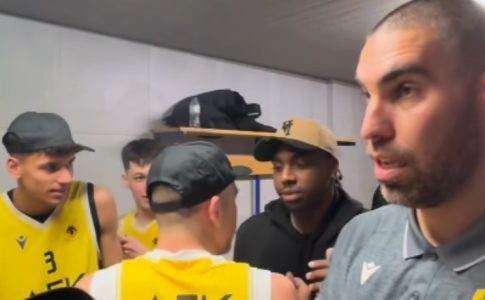 O Μπάρτλεϊ πανηγύρισε μαζί με τους Εφήβους της ΑΕΚ την κατάκτηση του πρωταθλήματος της ΕΣΚΑ! (vid)