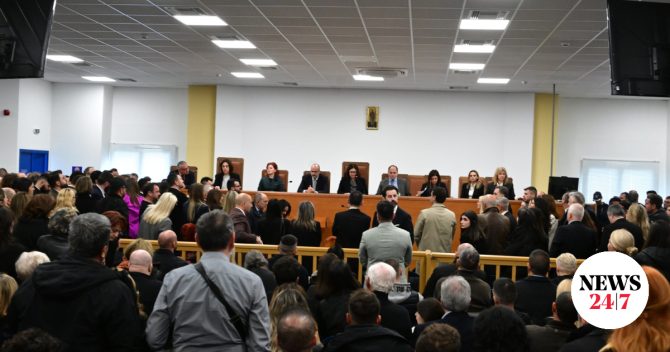 Δίκη για τα Τέμπη: Το φιάσκο με την αίθουσα και