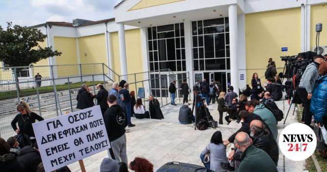 Οικογένεια Κουτσόπουλου για δίκη Τεμπών: “Πλήγμα στη Δικαιοσύνη οι σημερινές συνθήκες”