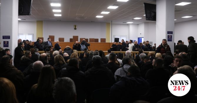 Τέμπη: “Καταπέλτης” ο Σεβαστίδης – ” Εργαλειοποιούν τη δίκη και πουλάνε σόου”