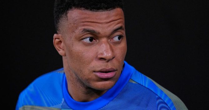 Εμπαπέ: “Ειπώθηκαν πολλά ψέματα για τον τραυματισμό μου, έχω αναρρώσει 100% από το πρόβλημα στο γόνατο”