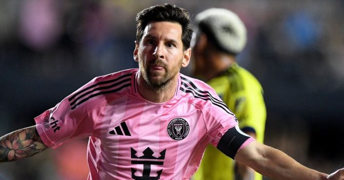 Μέσι: Ο Αργεντινός σούπερσταρ θα γίνει ο πρώτος εν ενεργεία ποδοσφαιριστής που θα παίξει σε γήπεδο με εξέδρα στο όνομά του