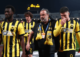 Η ΑΕΚ είναι ΣΥΣΠΕΙΡΩΜΕΝΗ – Η ομαδική αγκαλιά στο τέλος του αγώνα (ΦΩΤΟ)