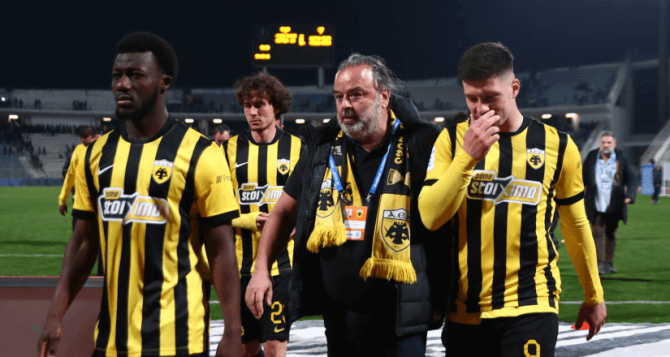 Η ΑΕΚ είναι ΣΥΣΠΕΙΡΩΜΕΝΗ – Η ομαδική αγκαλιά στο τέλος του αγώνα (ΦΩΤΟ)