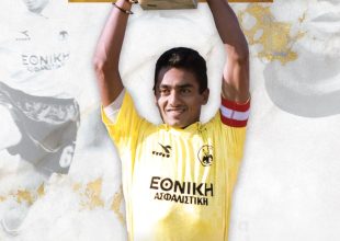 Ο αγαπημένος Παύλος Παπαϊωάννου στην «Allwyn Arena» πριν το ματς με τη Λάρισα (ΦΩΤΟ)