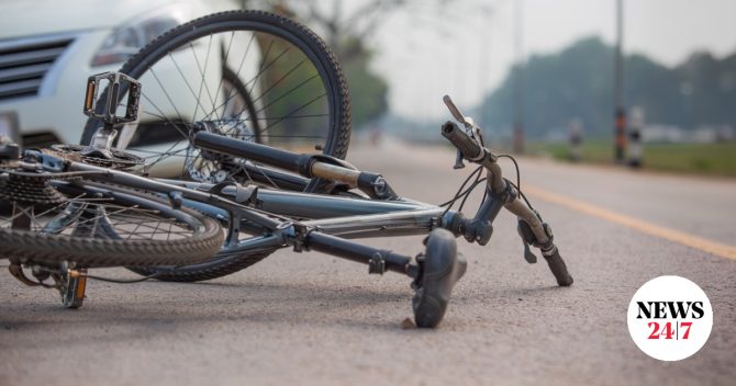 Μεσολόγγι: Mαθήτρια παρασύρθηκε από ΙΧ ενώ έκανε ποδήλατο