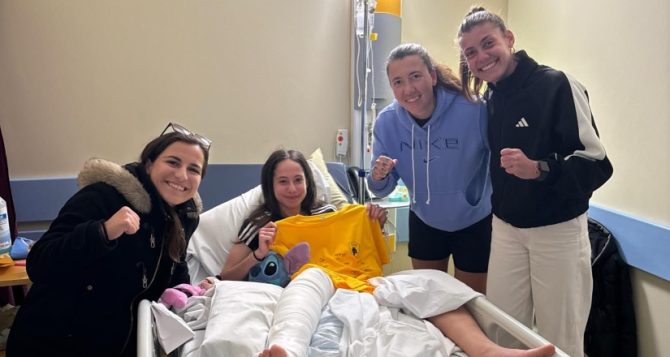 ΑΕΚ: Στο πλευρό της άτυχης Ναταλίας η γυναικεία ομάδα ποδοσφαίρου (ΦΩΤΟ)