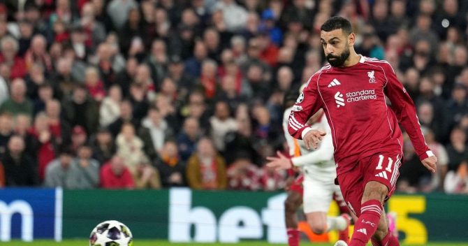 Λίβερπουλ – Γαλατάσαραϊ: Τραγική εκτέλεση πέναλτι από τον Σαλάχ στο κέντρο της εστίας, ο Τσακίρ απέκρουσε με τα πόδια