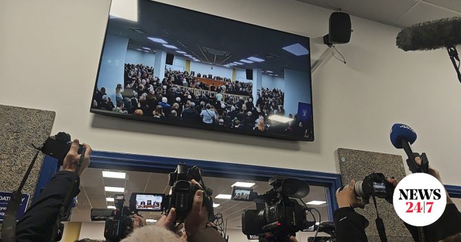 Δίκη για τα Τέμπη: “Συνειδητό σχεδιασμό αποκλεισμού” καταγγέλλουν οι συγγενείς