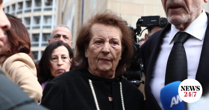 Η Βάσω Κατσαβού – Καζαντζίδη στην κηδεία της Μαρινέλλας: “Ήταν σαν αδελφή μου, θα την αγαπώ για πάντα”