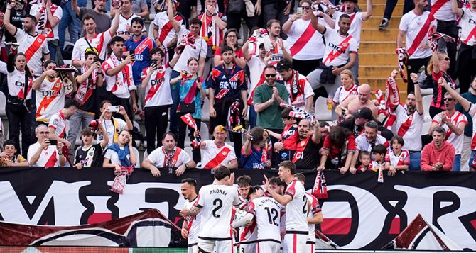 Περίπου 1.500 φίλοι της Ράγιο στην Αθήνα για τη ρεβάνς με την ΑΕΚ