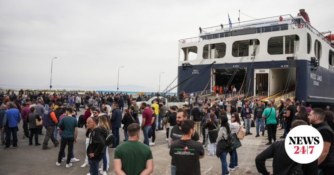 Λέσβος: Κτηνοτρόφοι κατέλαβαν τον καταπέλτη του πλοίου ΝΗΣΟΣ ΣΑΜΟΣ