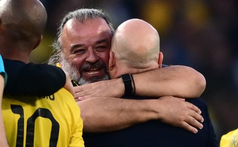 Αγκαλιά και φιλί Ηλιόπουλου σε Νίκολιτς μετά τη «τριάρα» στον ΠΑΟΚ