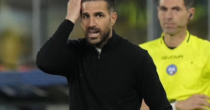 Σασουόλο – Κόμο 2-1: Η ομάδα των Δουβίκα – Φάμπρεγκας χάνει τον δρόμο προς το Champions League