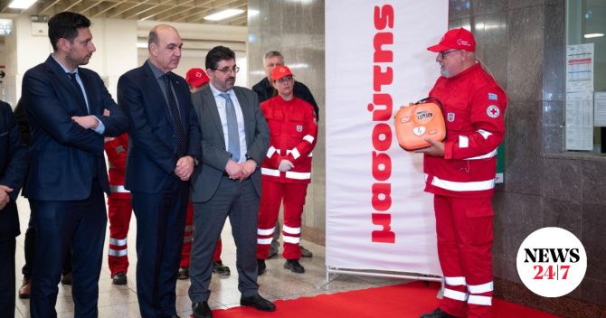 Με απινιδωτές εξοπλίζεται το Μετρό της Αθήνας