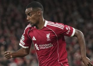 Λίβερπουλ: Επιστρέφει ο Ισακ μετά από τέσσερις μήνες