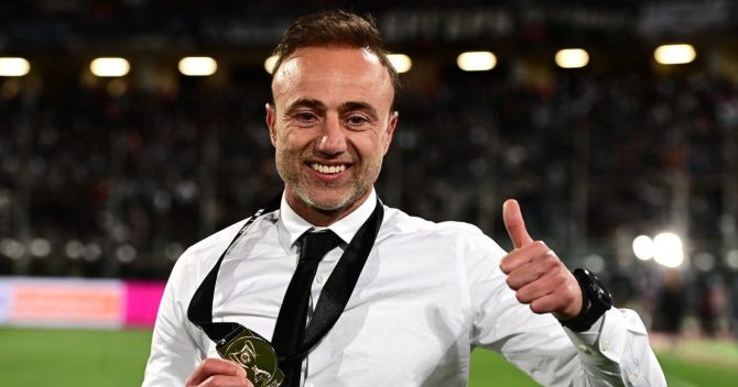 Κόντης: “Θέλω και άλλα τρόπαια, έπαθα κράμπες στον πάγκο από την ένταση του τελικού”