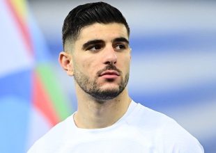 Κουλιεράκης: Έβγαλε ασίστ με κεφαλιά σχεδόν από το κέντρο και η Βόλφσμπουργκ σόκαρε τη Λεβερκούζεν