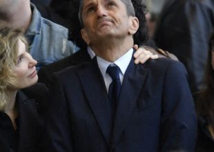 Συγκινητικές στιγμές στο λαϊκό προσκύνημα για τον Μιρτσέα Λουτσέσκου, “έσπασε”