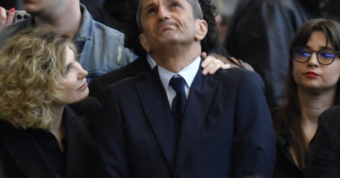 Συγκινητικές στιγμές στο λαϊκό προσκύνημα για τον Μιρτσέα Λουτσέσκου, “έσπασε”