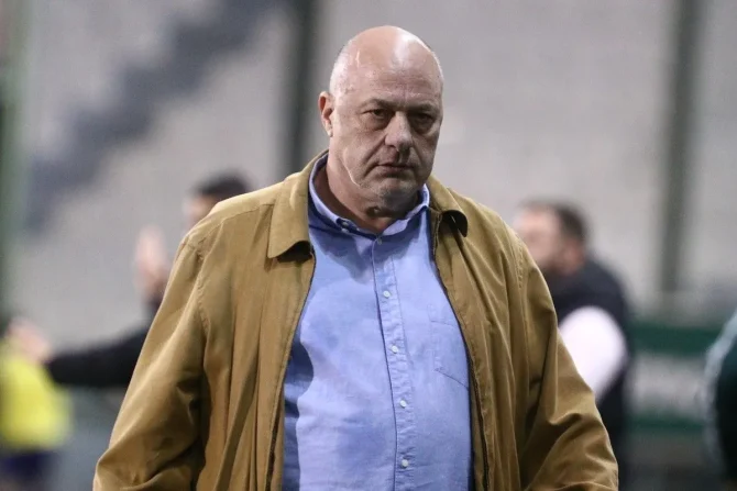 Μπέος: “Ήρθε η ώρα κύριε Λανουά, αν έχεις λίγη τσίπα, το καλοκαίρι να μας αδειάσεις τη γωνιά”